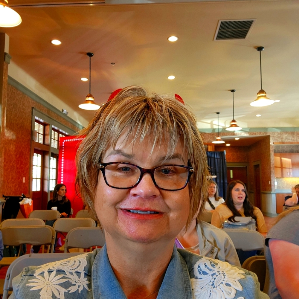 Meet your Posher, Tina